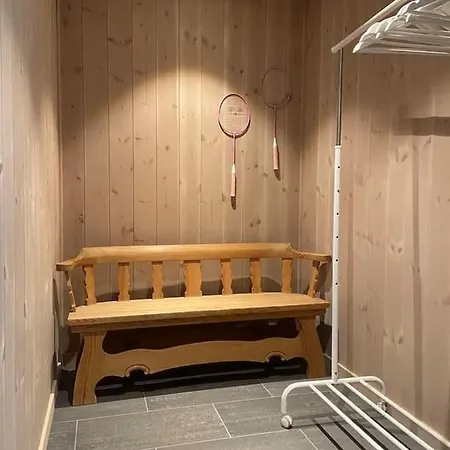 Semesterbostad Flott Nyere Hytte Med Sjoutsikt. Risør